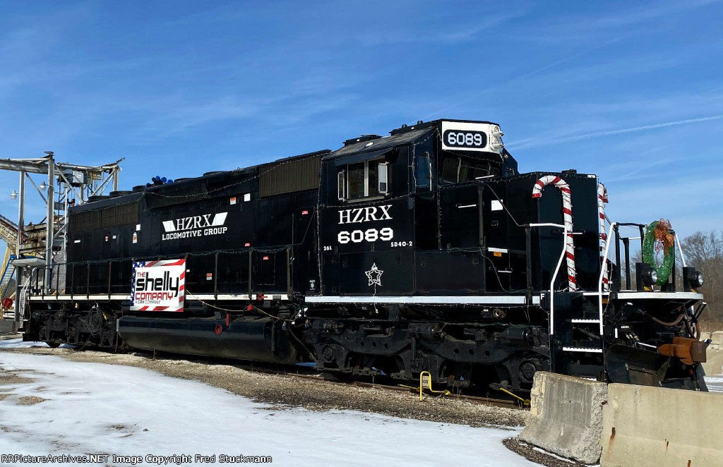 HZRX 6089 rests on the former EL westbound.